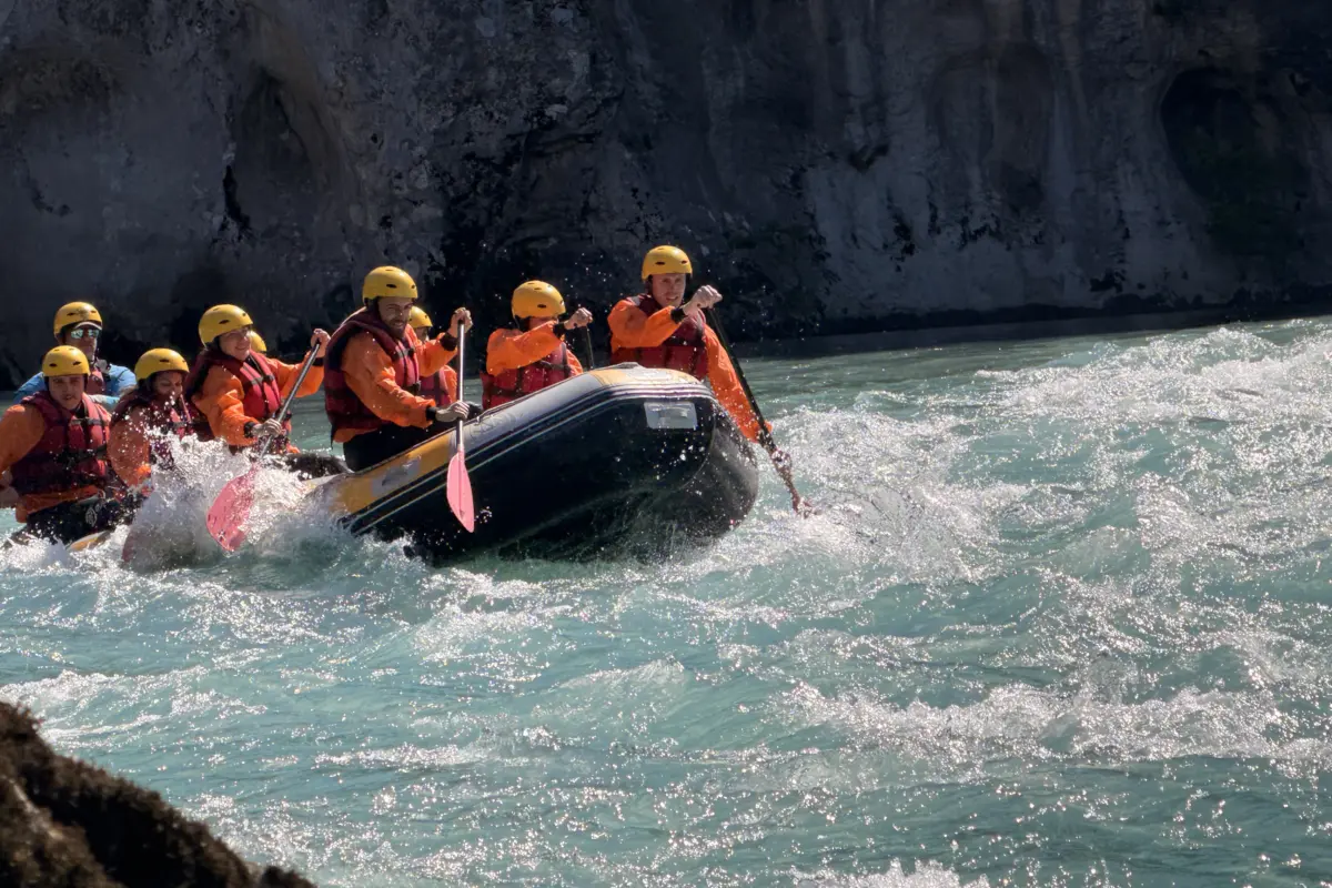 Fotos von der Vjosa 10 Two rafts running white water on the Vjosa River, Përmet