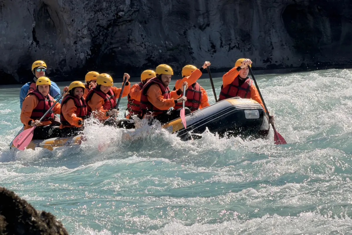 Fotos von der Vjosa 9 Rafting Vjosa Albania guides steering a full raft through a rapid